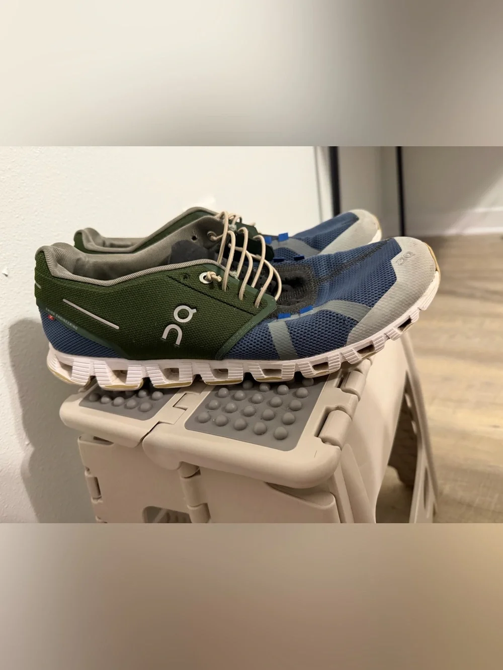 On Mens Swiss Engineering Cloud Blue Green Running Shoes Sneakers Size 10.5